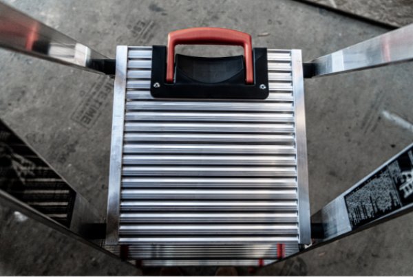 画像2: LG　フリップエヌライト　　アルミ上枠付脚立 (2)